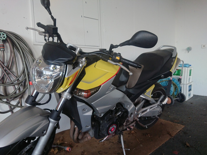 Photo of SUZUKI GSR 600 (2006)