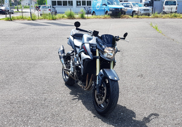 Photo of SUZUKI GSR 750 (2014)