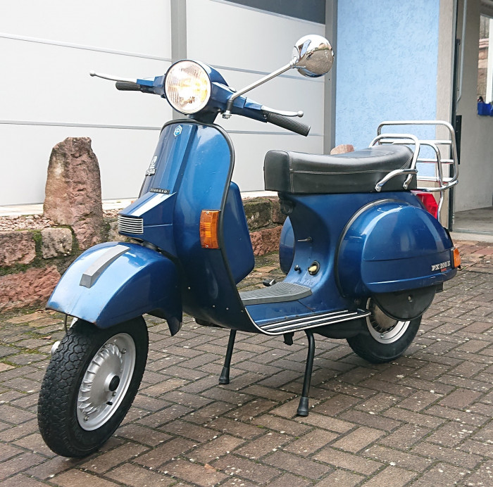 Photo of PIAGGIO Vespa PX (1990)