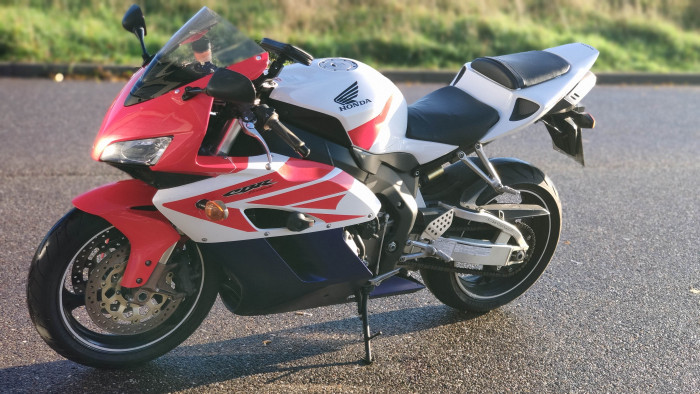 Photo of HONDA CBR 1000 (2004)