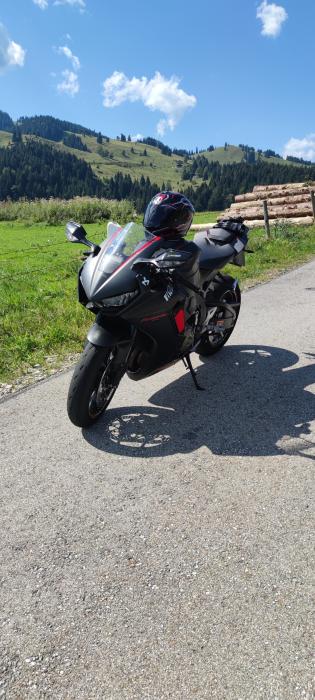 Photo of HONDA CBR 1000 (2017)