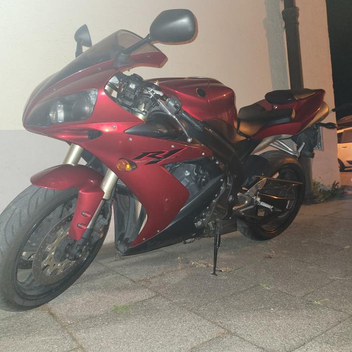 Photo of YAMAHA YZF-R1 (2005)