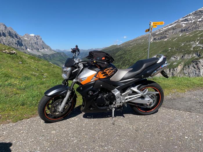 Photo of SUZUKI GSR 600 (2007)