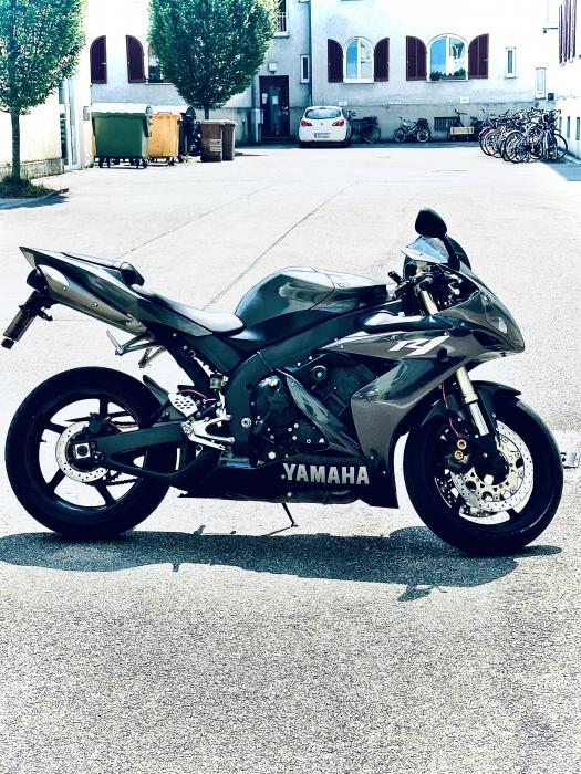 Photo of YAMAHA YZF-R1 (2004)