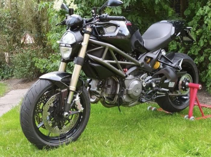 Photo of DUCATI MONSTER 1100 (2012)