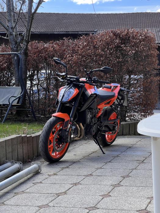 Photo of KTM 890 Duke (2023)