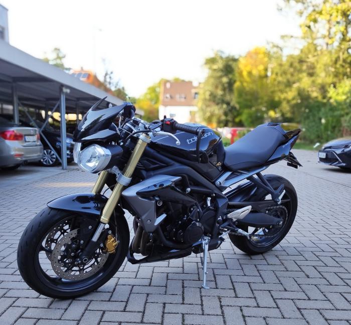 Photo of TRIUMPH Street Triple (2014)