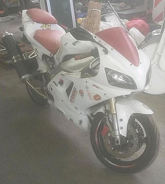 Photo of YAMAHA YZF-R1 (1999)