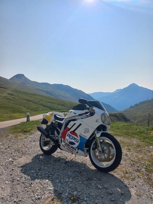 Photo of SUZUKI GSX-R 750 (1987)