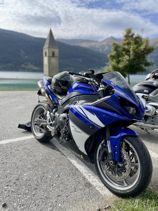 Photo of YAMAHA YZF-R1 (2010)