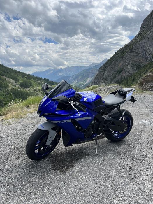 Photo of YAMAHA YZF-R1 (2021)