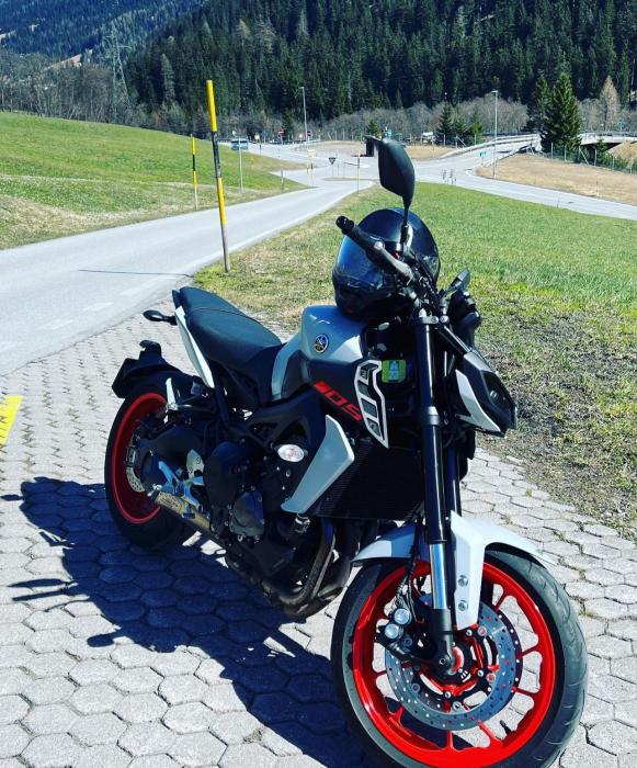 Picture of YAMAHA MT-09 (2019)