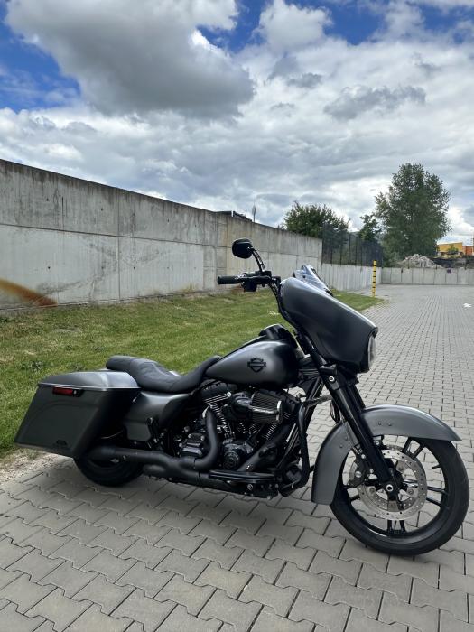 Photo of HARLEY-DAVIDSON FLH (2016)