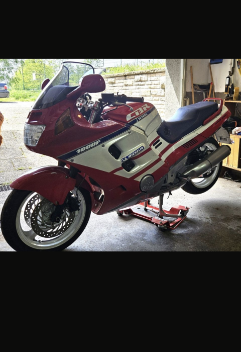 Photo of HONDA CBR 1000 (1990)