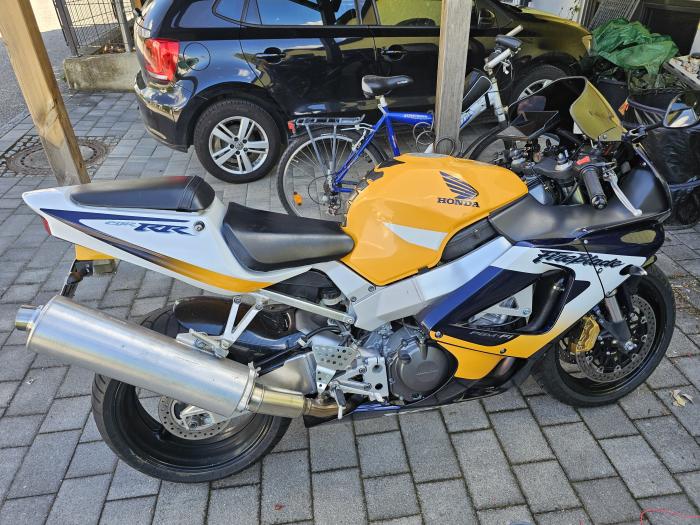 Photo of HONDA CBR 900 (2000)