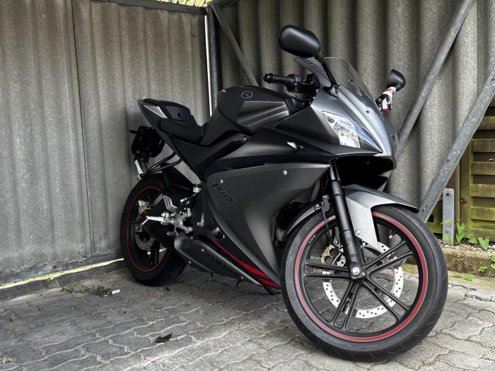 Photo of YAMAHA YZF-R 125 (2012)