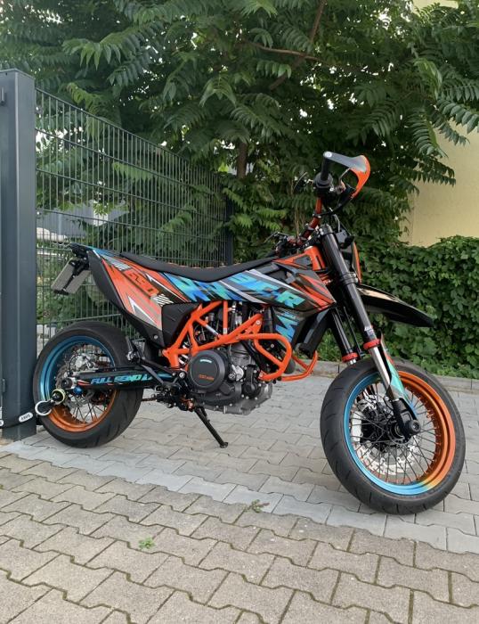 Photo of KTM 690 SMC R (2023)