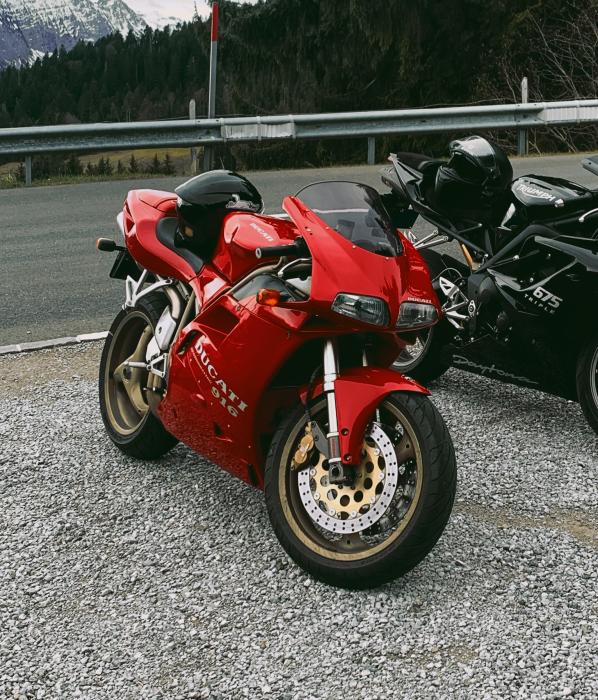 Photo of DUCATI 916 (1996)