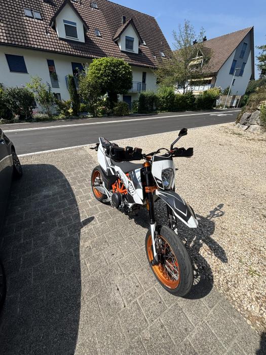 Picture of KTM 690 SMC R (2016)