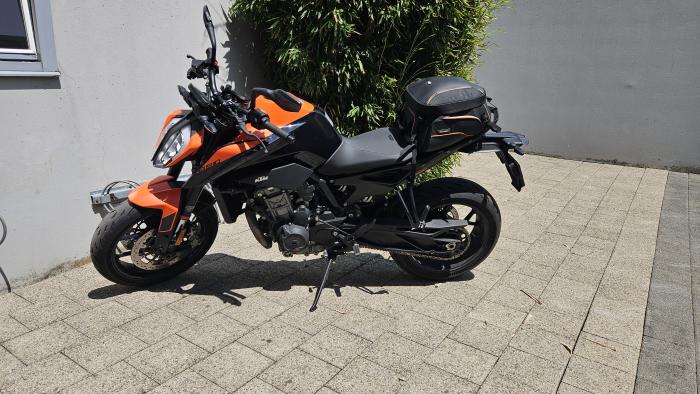 Picture of KTM 890 Duke (2021)