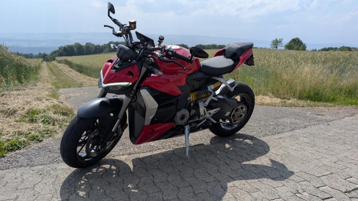Photo of DUCATI STREETFIGHTER V2 (2022)