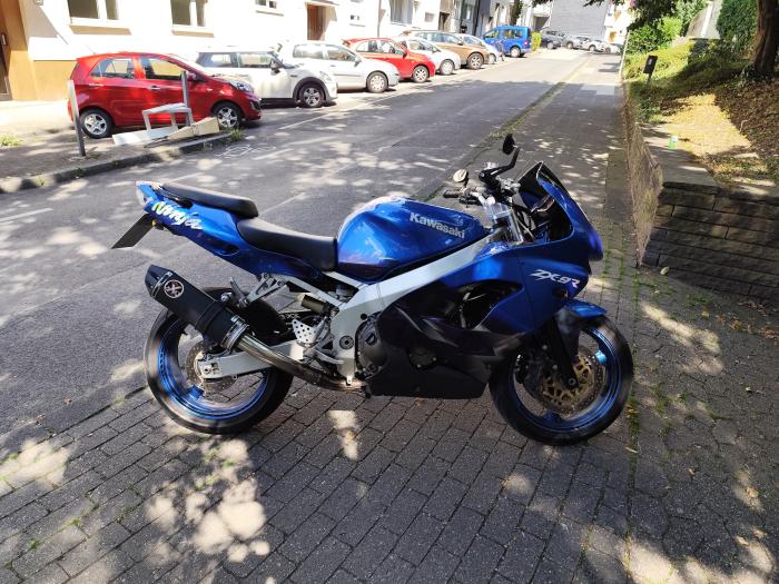 Rent KAWASAKI NINJA ZX-9R (1999) Motorcycle in Wuppertal | EUR50