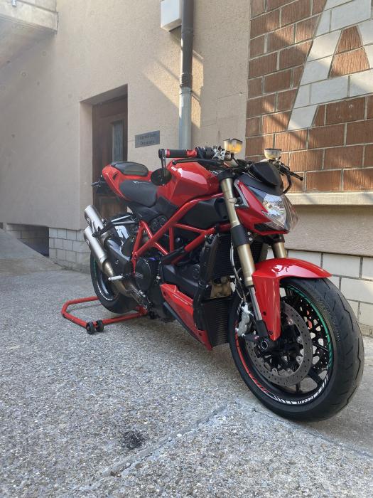 Photo of DUCATI STREETFIGHTER (2012)