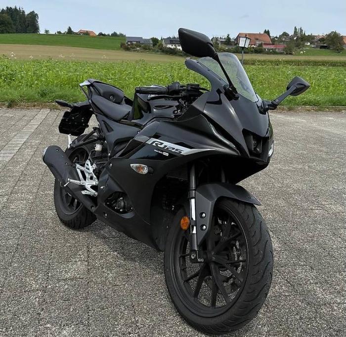 Photo of YAMAHA YZF-R 125 (2025)