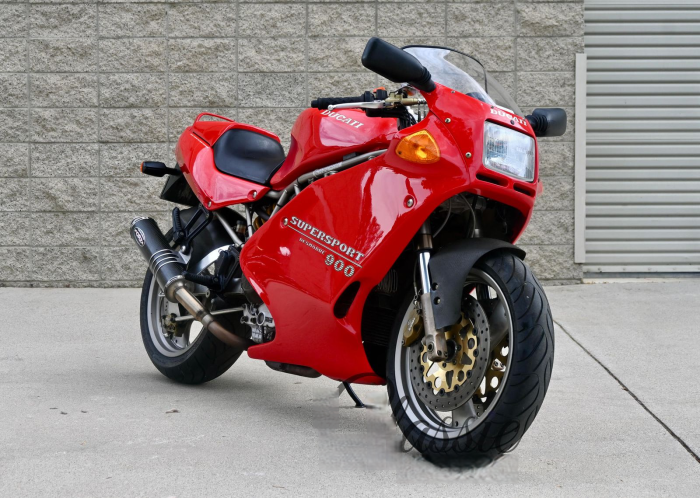 Photo of DUCATI 900 (1997)