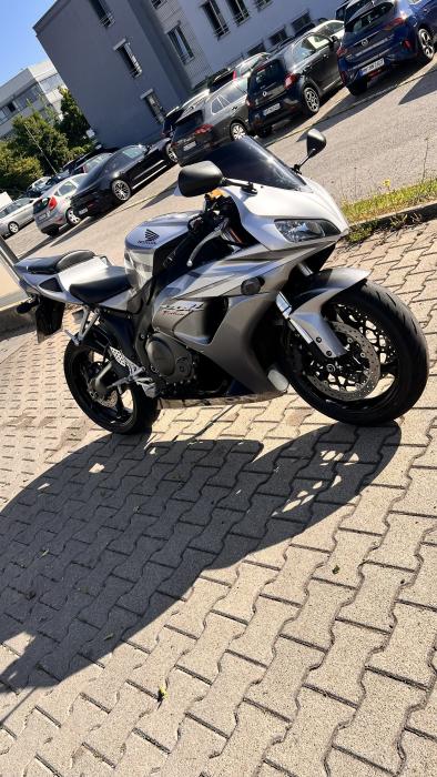 Photo of HONDA CBR 1000 (2008)