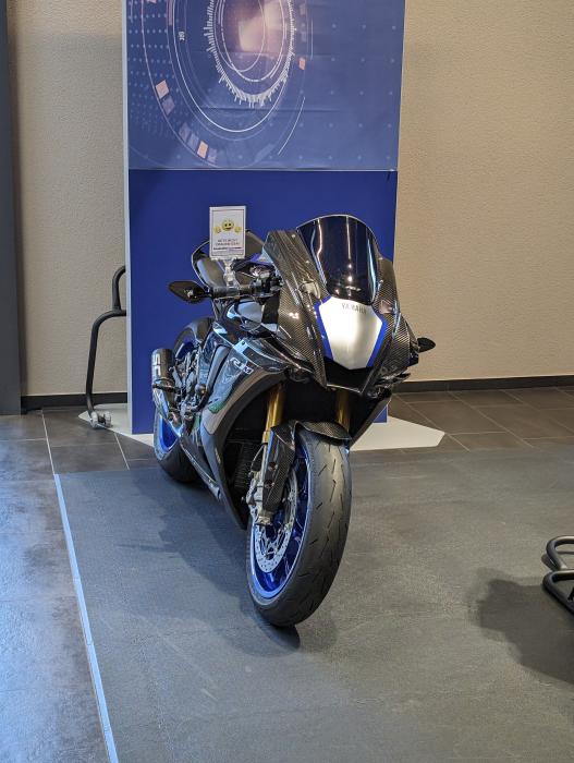 Photo of YAMAHA YZF-R1 (2021)