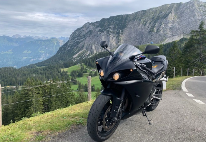 Photo of YAMAHA YZF-R1 (2010)