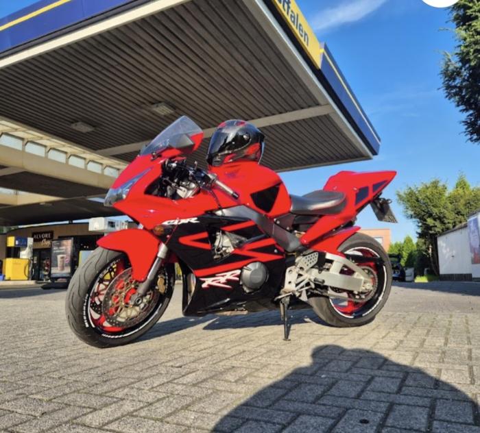 Photo of HONDA CBR 900 (2002)