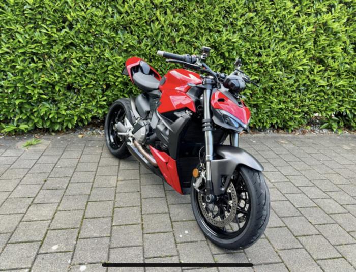 Photo of DUCATI STREETFIGHTER V2 (2021)
