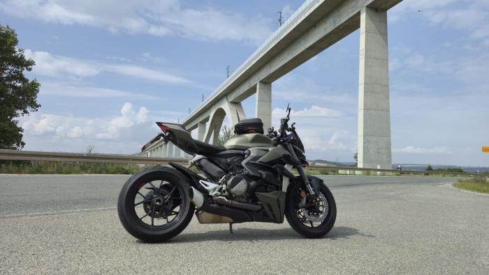 Photo of DUCATI STREETFIGHTER V2 (2023)