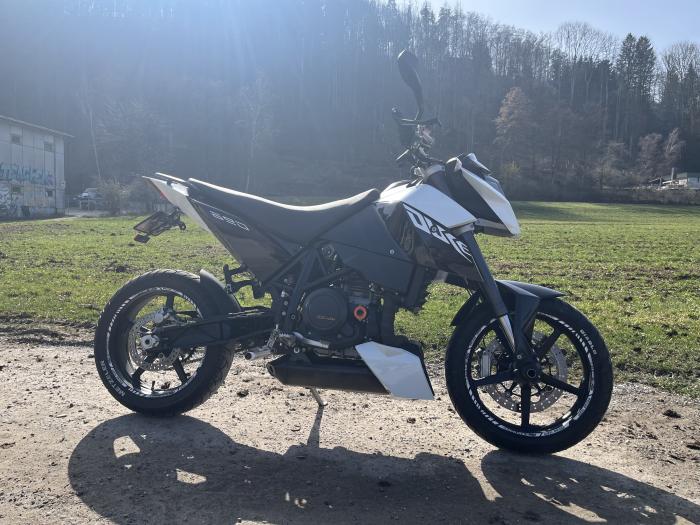 Photo of KTM 690 Duke (2008)