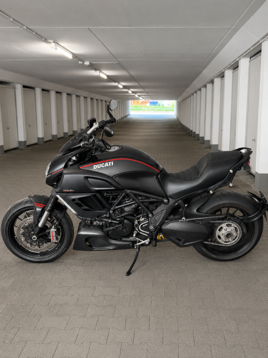Photo of DUCATI DIAVEL 1200 (2013)