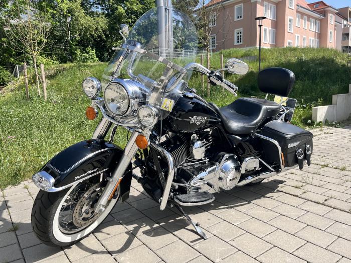 Photo of HARLEY-DAVIDSON FLH (2011)