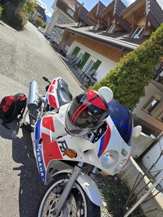 Photo of YAMAHA FZR 1000 (1989)